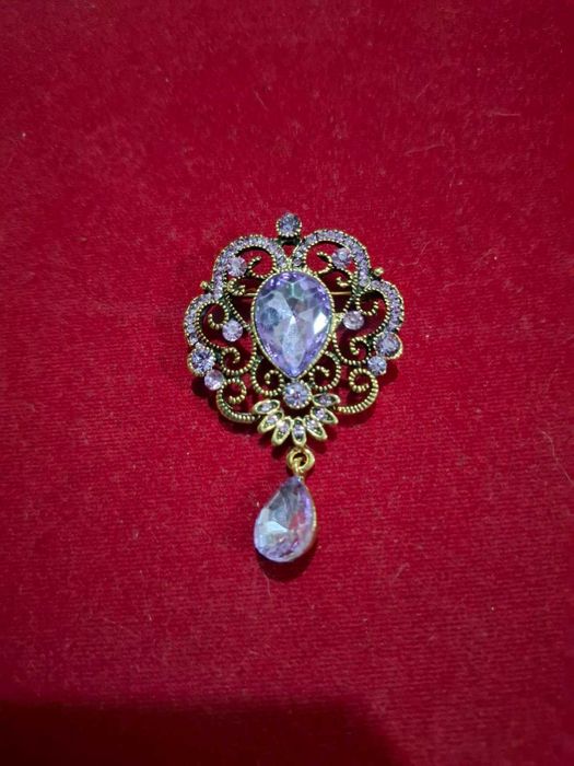 Брошки различни модели