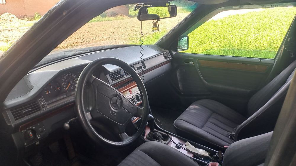 Mercedes-Benz E 230 1985 — 9