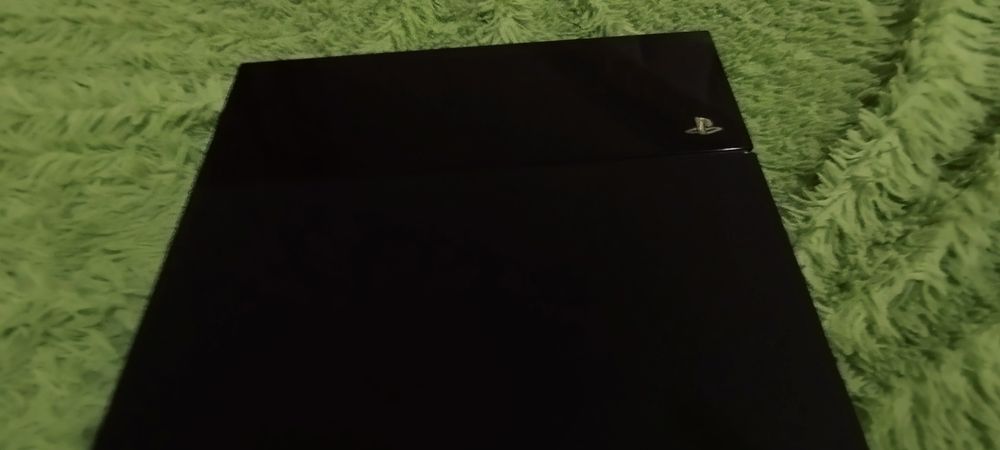 Продам или обменяю Sony PlayStation 4.