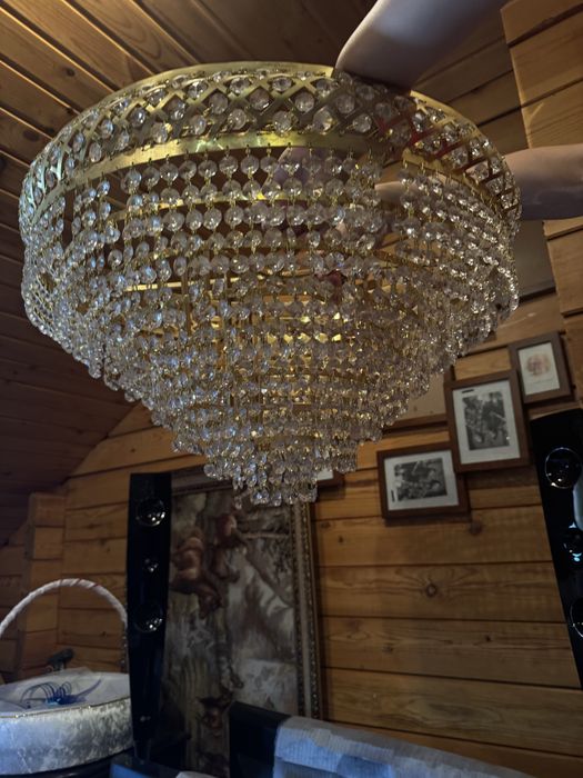 Продам люстры для зала