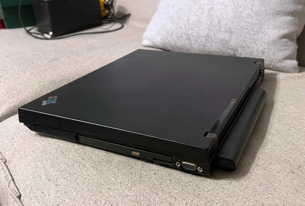 Laptop IBM ThinkPad R51 original cu Windows XP si incarcator nou Iasi ...