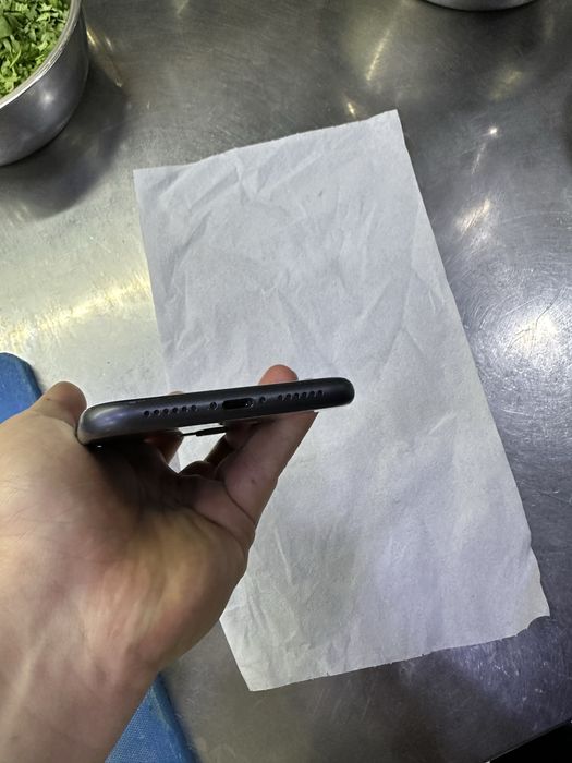 Iphone 11 sotaman ideal garant bilan pastda xamasi