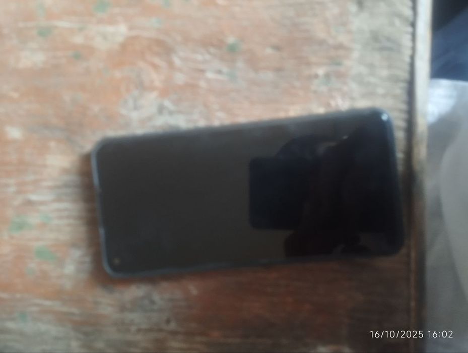 Telefonim sotiladi buni sotib berina