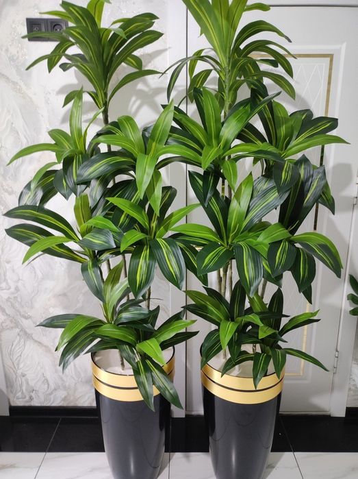 Искусственный декоративный дерево