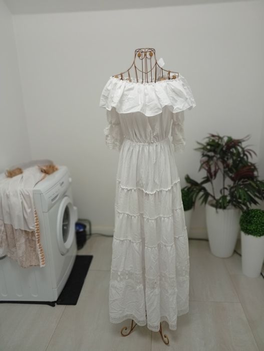 Vând rochii elegante de seara și de vară