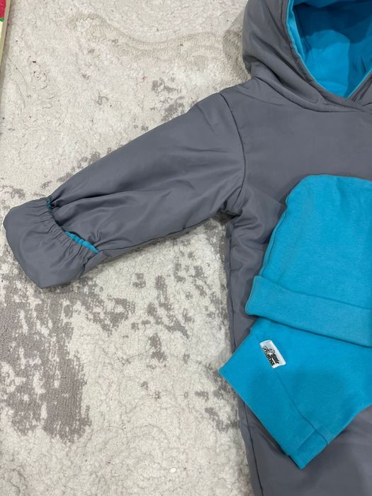 Продам 2 детских комбинезона