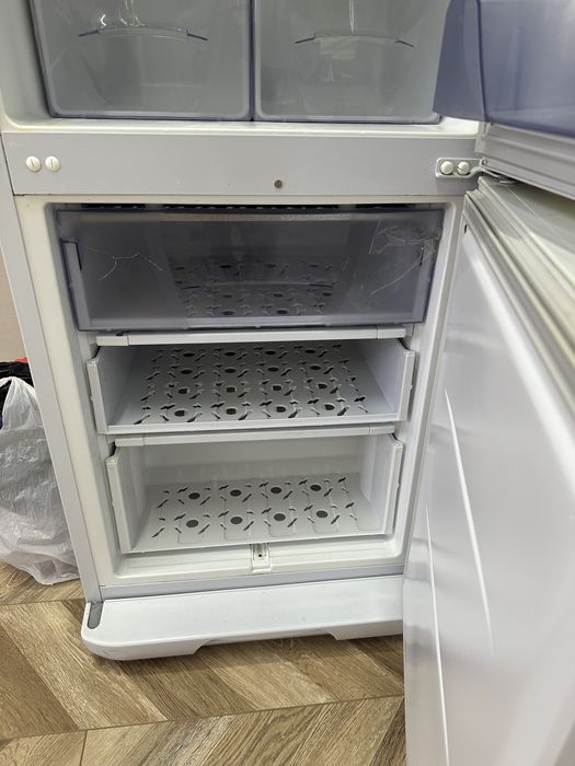 Продам холодильник на запчасти