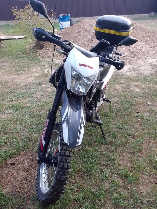 Продам эндуро китаец 250 кубов.