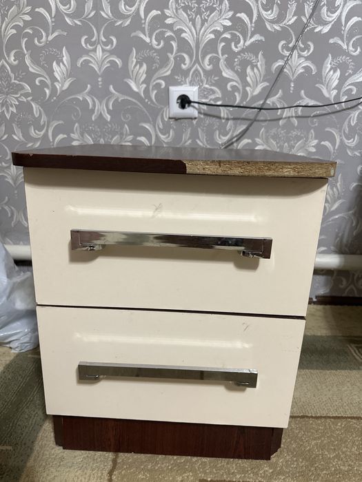 продам тумбочку