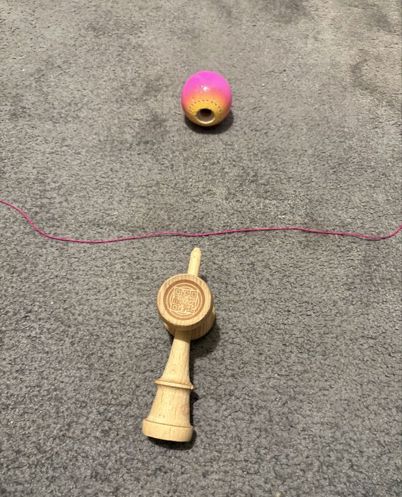 Kendama:Setup tama bisoi(Are grip.)+ken sweets