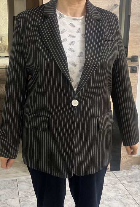 Продам женские пиджаки