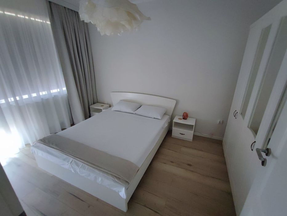 Închiriez apartament 2 camere, etc 4 din 5,cu lift, Tomis Plus