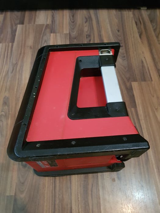 Radio Milwaukee M18 charger