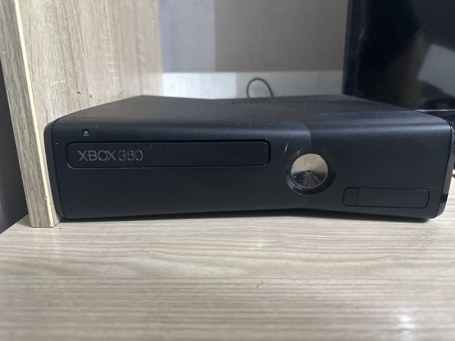 Игровая приставка Xbox 360