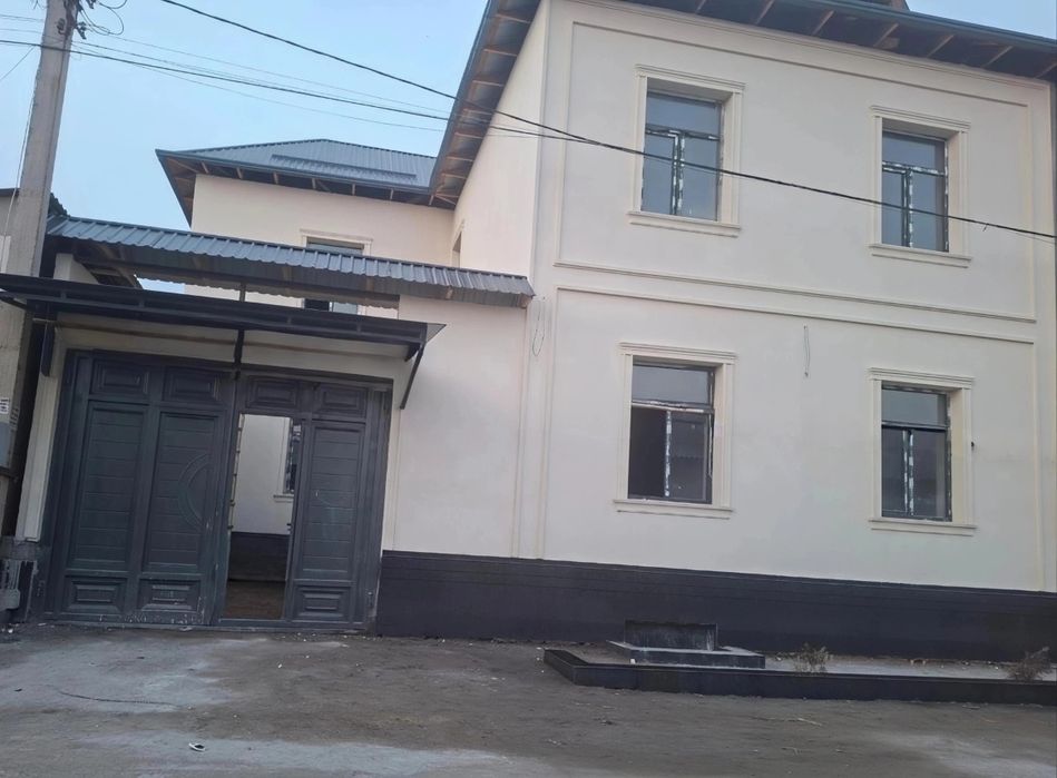 FOOD CITY ва Янги қўйлиқ савдо мажмуаси ёнида янги қурилган ҳовли уй