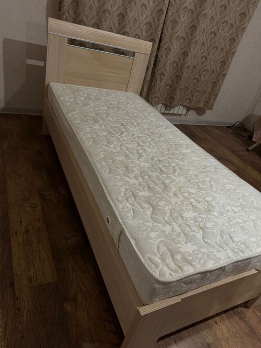 Продам кровать 90 на 200