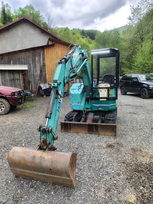 Vând miniexcavator Hanix S&B300 de 3 tone