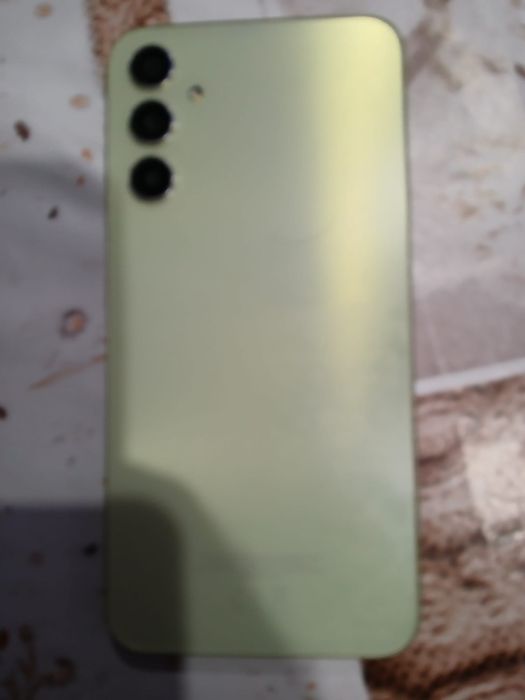 Продавам Самсуг а 34