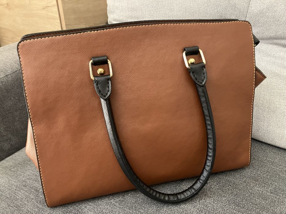 Евтини дамски чанти Michael Kors в тъмно синьо и кафяво кожени