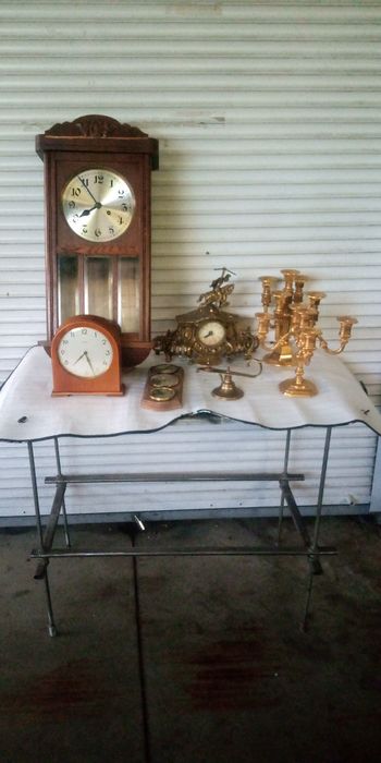 Ceasuri și pendule vechi pentru colecționari sau pentru restaurat