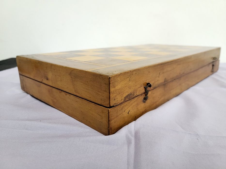 #9 Стар дървен шах и табла от времето на соца