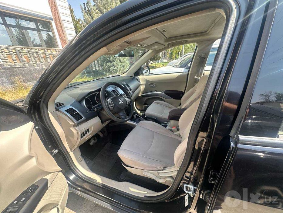 Продаю Mitsubishi Outlander XL  2.4 CVT 2008