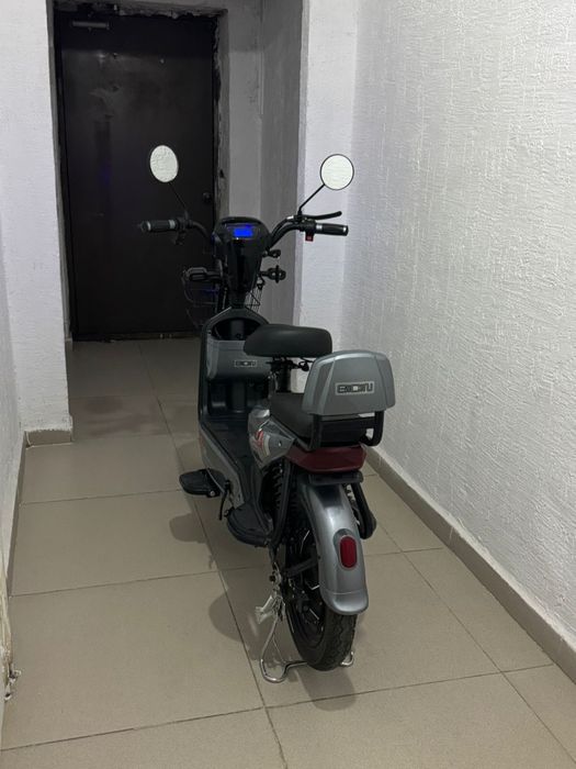 Продам электро скутер ск8