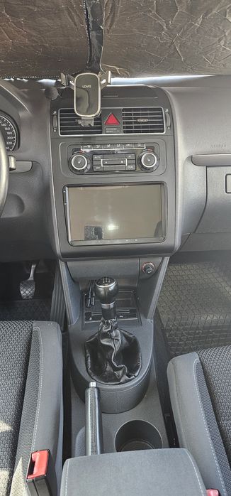 VW Touran 1.4 TSI – 5 места / Паркинг асистент / Подгрев / Мултимедия