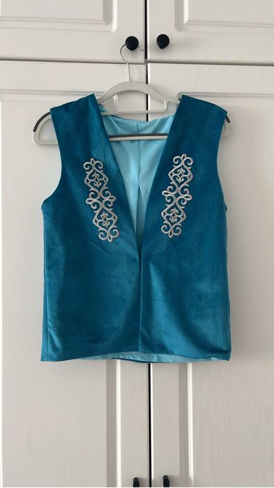 Продам национальные жилетки