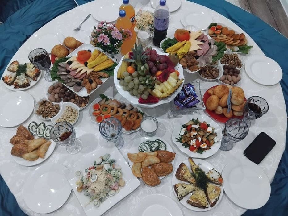 Аренда столов и посуды