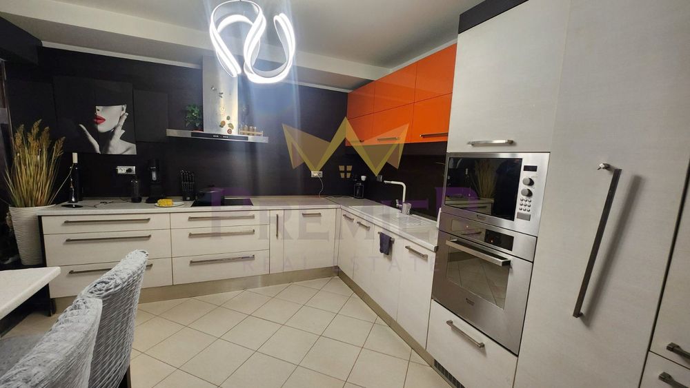 Продава се Тристаен апартамент в Варна, Конфуто - 100 кв.м за 2472 €/кв.м - Снимка #6