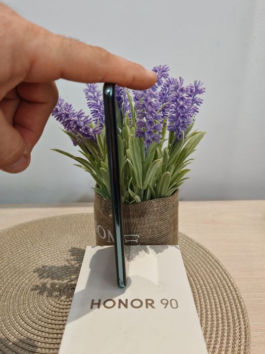 Honor 90, în cutie, ca nou.