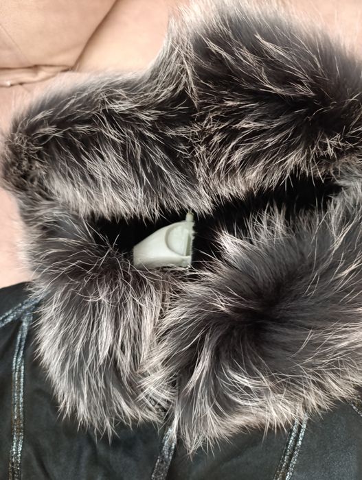 Палто от естествена кожа и сребърна лисица на качулката