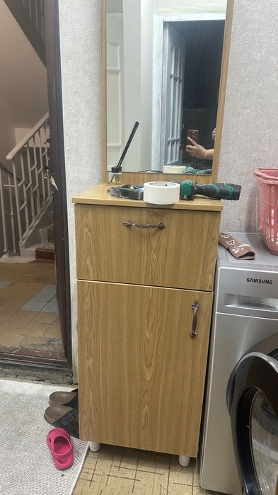 Шкаф с зеркалом в прихожку