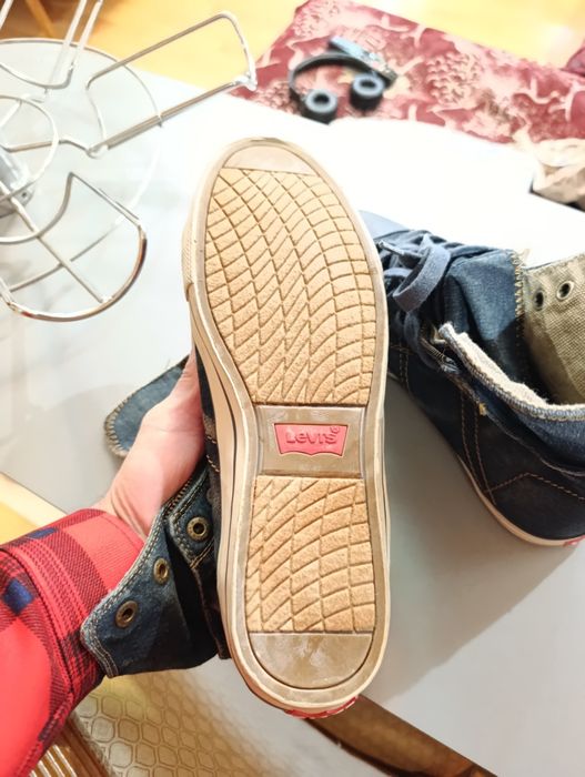 Продам кеды Levi's