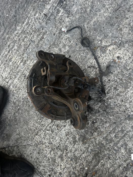 Заден шенкел(ляв и десен) Hyundai i30 2008г-2012г