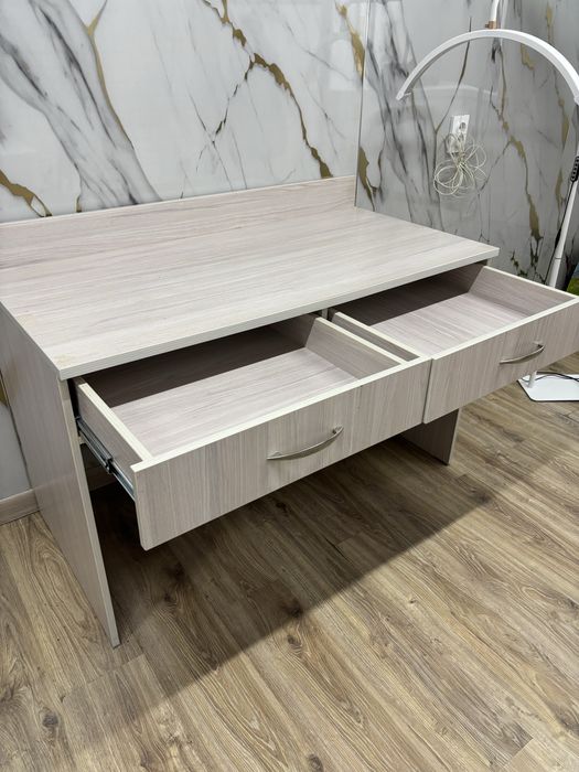 Рабочий стол в хорошем состоянии  длина 120