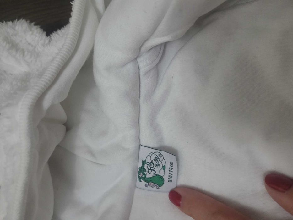 Jacheta pufoasa cu manusi