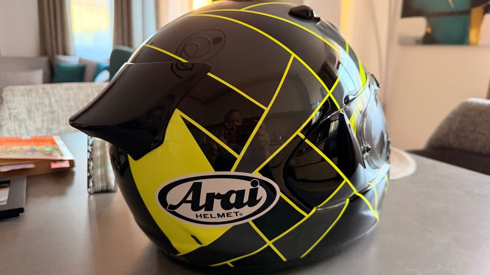 Чисто нова Arai Quantic Peak Yellow размер M