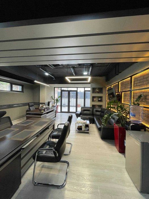 Отдельностоящее здание в Яккасарайском районе. 1100м2