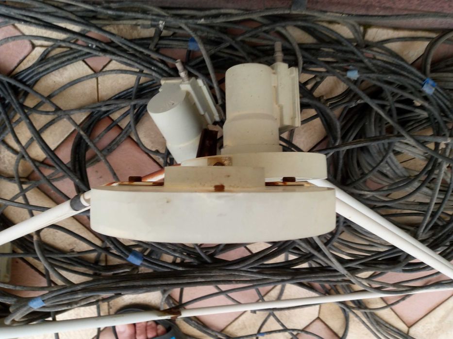 Запчасти спутниковой антенны со стойкой.Цена 100тыс