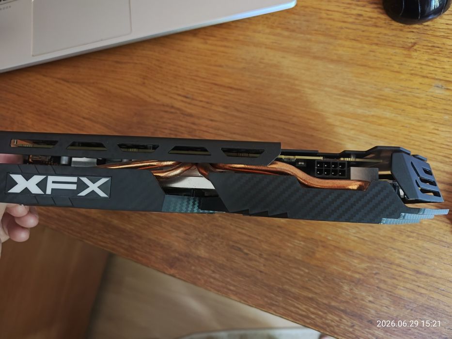 Placa video Radeon XFX 580 de 8GB