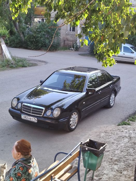 Продам Mercedes E-класс для своих лет в хорошем состояние