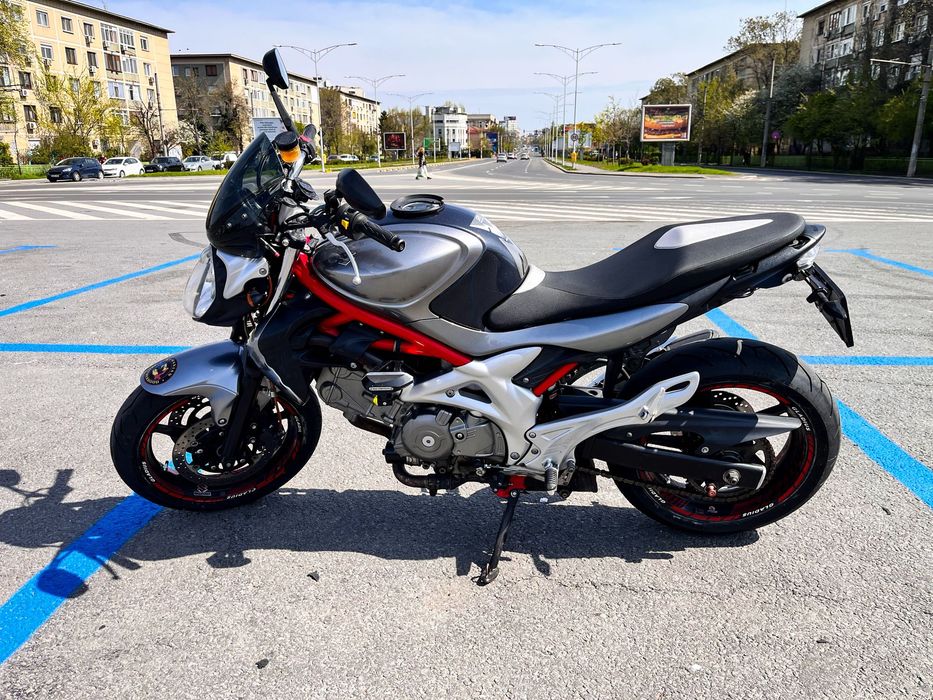 Suzuki Gladius SFV650 - 2012/31000 km (posibilitate limitare A2)