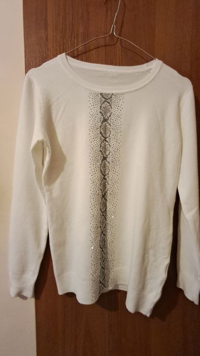 Чисто нова дамска блуза със сребрист мотив