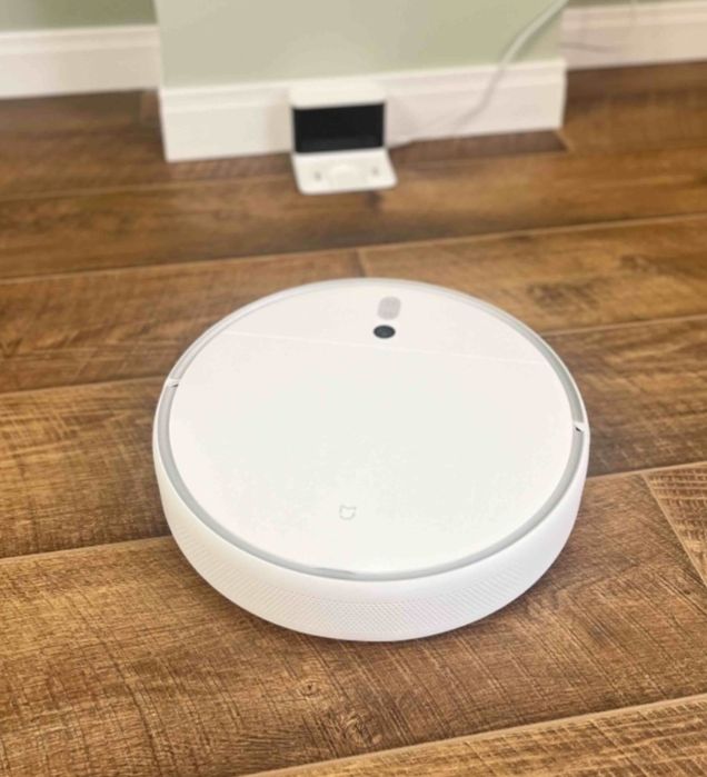 Продаётся Робот-пылесос Xiaomi Mi Robot Vacuum -Mor STYTJ01 белый