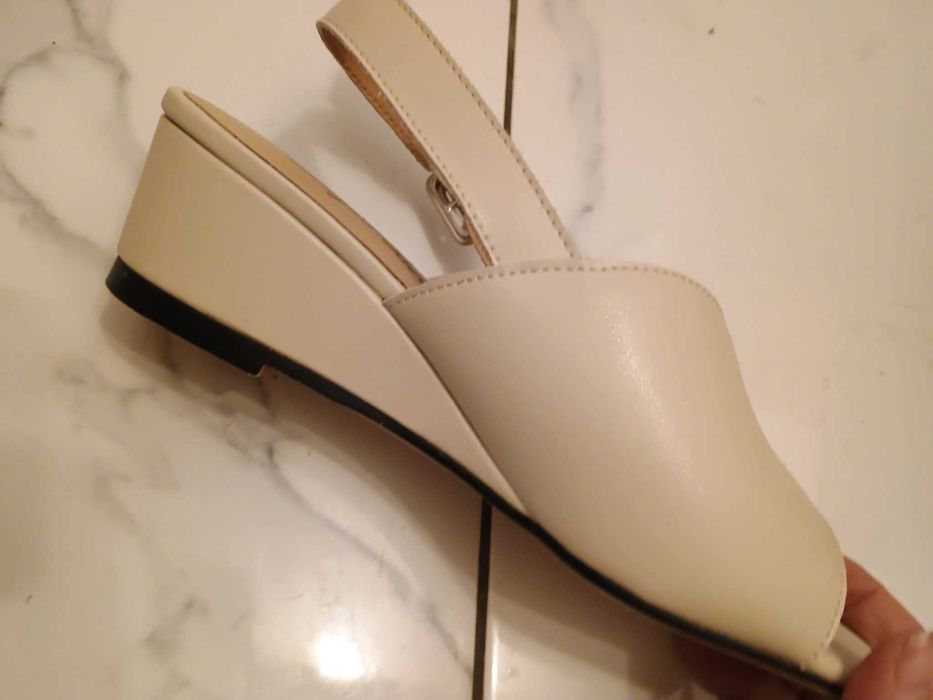 Sandale din piele naturală măr 35.5- 36