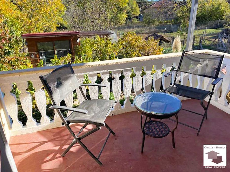 116256 ЕКСКЛУЗИВНО! Реновирана къща с гараж в центъра на с. Балван