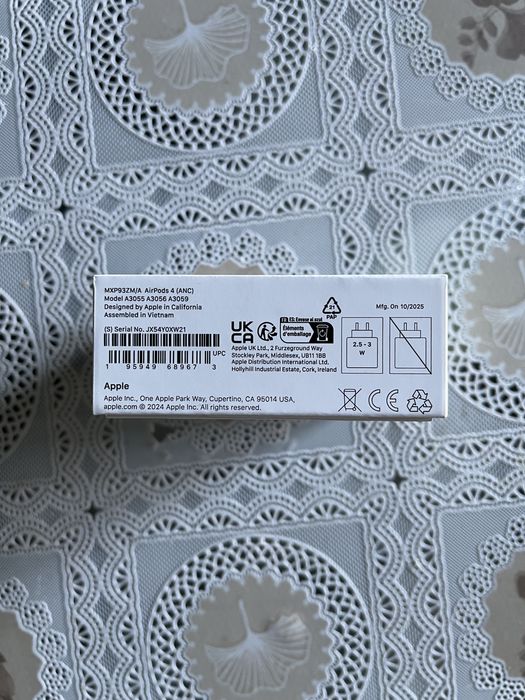 Слушалки AirPods 4 с ANC