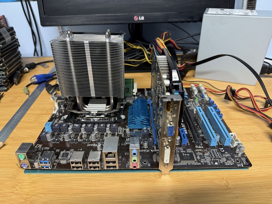 Kit placa de baza Amd FX 8350 8-core 4.00 ghz 8gb ram 1 gb video